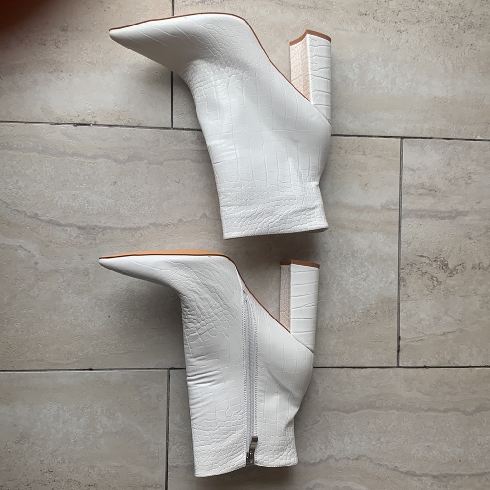 White lanimal print Ankle high boots - Picture 2 of 4